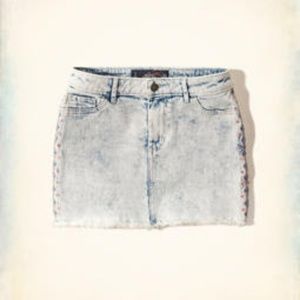 Hollister low rise denim skirt size 3